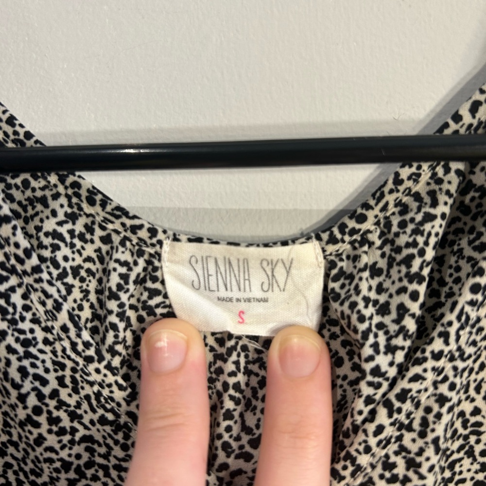 Target Brand-Sienna Sky Size S, black/grey/white leopard print top - Picture 2 of 3